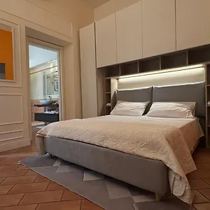 Indipendent With Terrace - Parking Apartamento